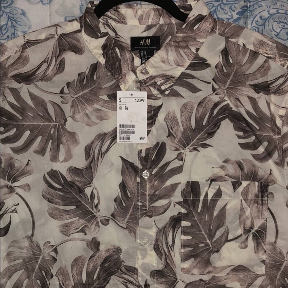 H & M regular fit SS button down shirt